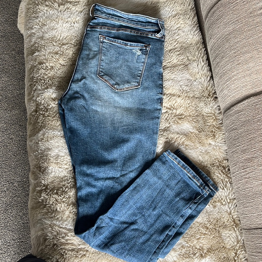 Distressed ankle skinny jeans
